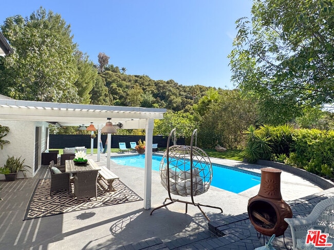 property at 4327 Cezanne Ave