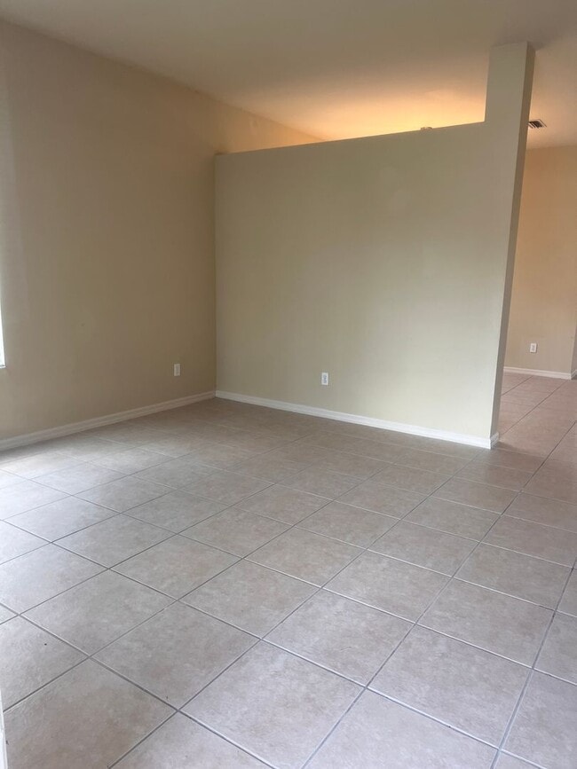 11230 Lakeland Cir in Ft. Myers, FL - Building Photo - Building Photo