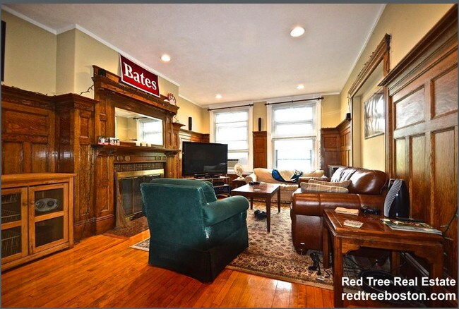 1793 Beacon St, Unit PH5 in Brookline, MA - Building Photo - Building Photo