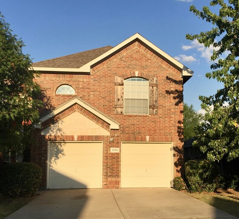 1908 Ranger Dr in Glenn Heights, TX - Foto de edificio