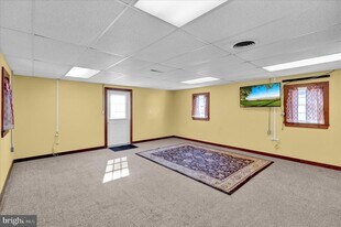 392 5 Locks Rd in Shoemakersville, PA - Building Photo