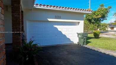 6420 Miller Dr in Miami, FL - Building Photo - Building Photo