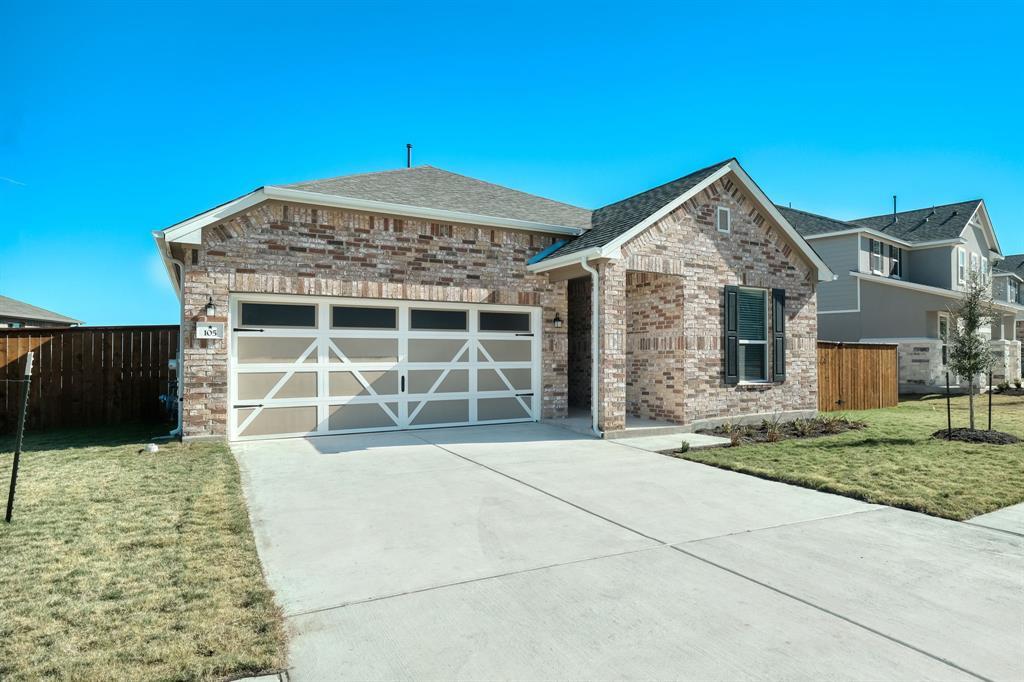 105 Fort William St in Hutto, TX - Building Photo