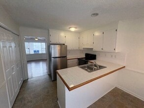 3835 Sterling Pointe Dr in Winterville, NC - Building Photo - Building Photo