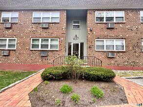 637 Cove Rd in Stamford, CT - Building Photo - Building Photo