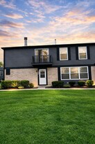 1224 Inverrary Ln in Deerfield, IL - Building Photo