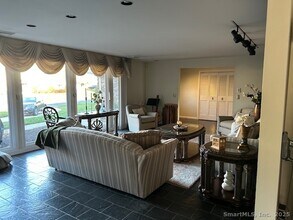 24 Colonial Dr in Waterford, CT - Building Photo - Building Photo