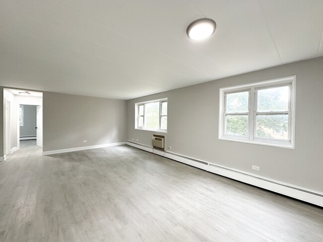 2035 W Granville Ave in Chicago, IL - Building Photo - Building Photo