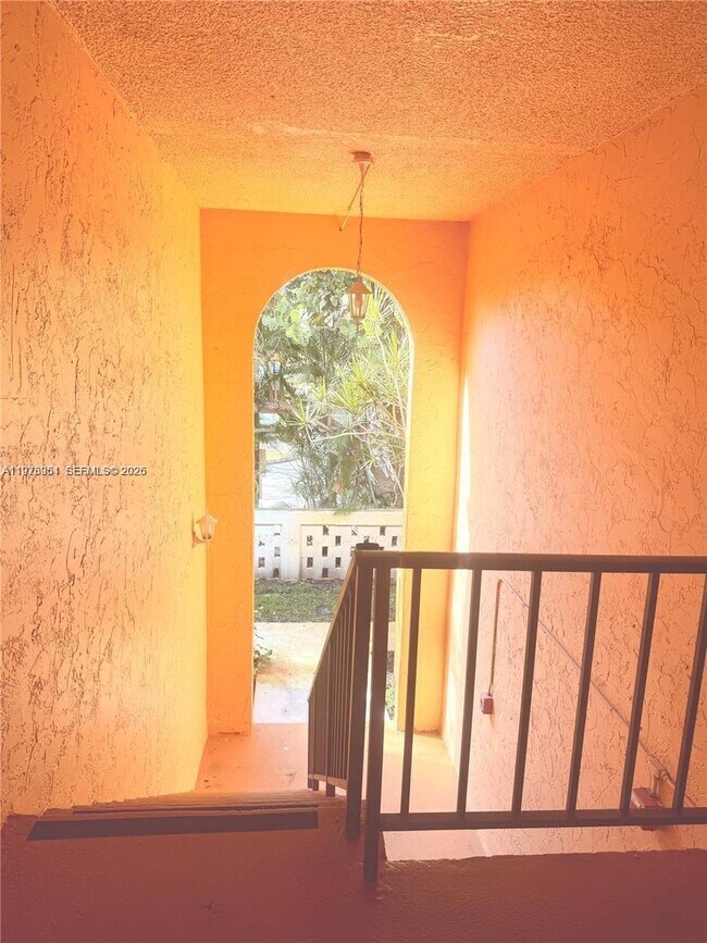 7208 Fairway Dr in Miami Lakes, FL - Building Photo - Building Photo