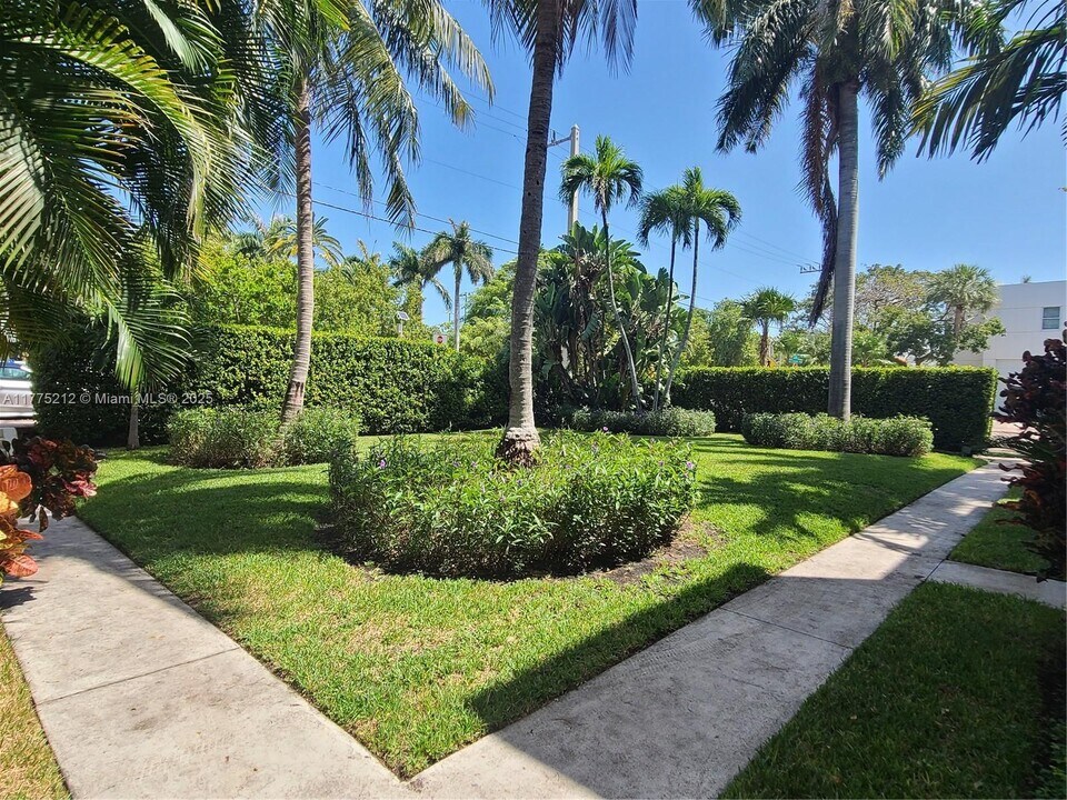 1052 Jefferson Ave in Miami Beach, FL - Building Photo