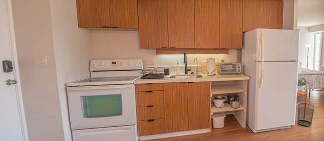1655 Makaloa St, Unit Unit 1510 in Honolulu, HI - Building Photo - Building Photo