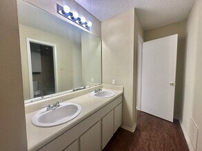 1910 West Loop in Austin, TX - Building Photo - Building Photo