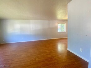 1803 Cromwell Dr in Akron, OH - Building Photo - Building Photo