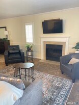 221 Old Pond Ln in Norwich, CT - Building Photo