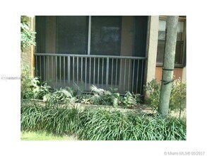 14211 N Kendall Dr in Miami, FL - Building Photo - Building Photo