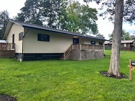 128 Harness Rd in New Tazewell, TN - Building Photo