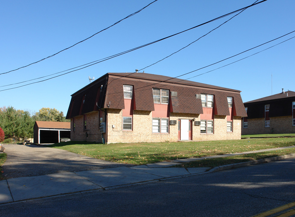 38 Shields Rd in Youngstown, OH - Building Photo