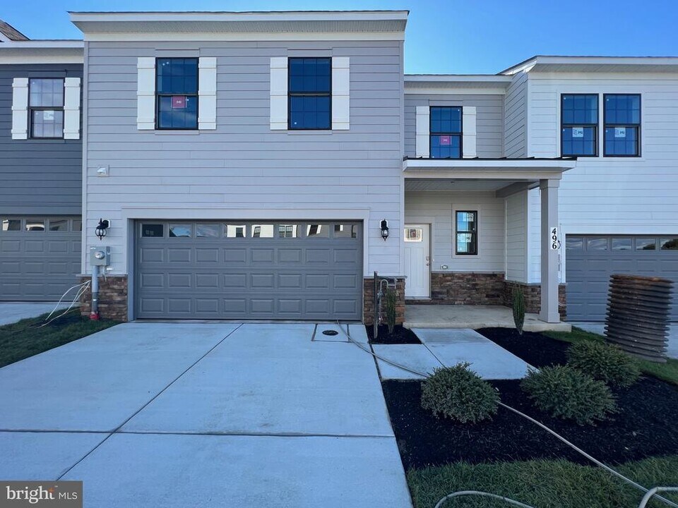 496 Hanson St in Frederick, MD - Building Photo