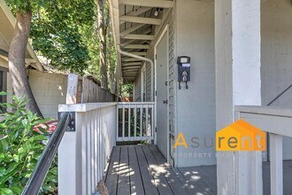 528 S Grape St, Unit Unit B in Medford, OR - Building Photo - Building Photo