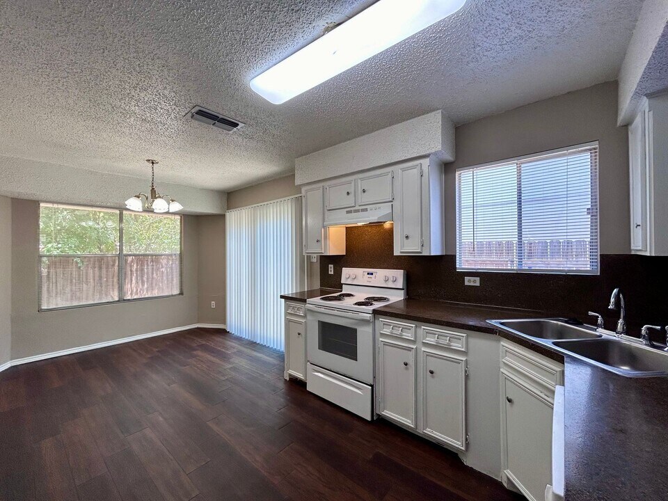 1502 No Mor Cove-Unit -B in Austin, TX - Building Photo