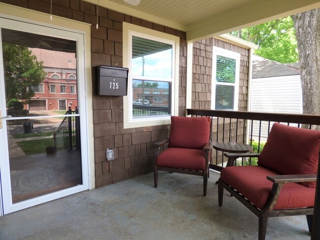 725 9th Ave S in Birmingham, AL - Foto de edificio - Building Photo