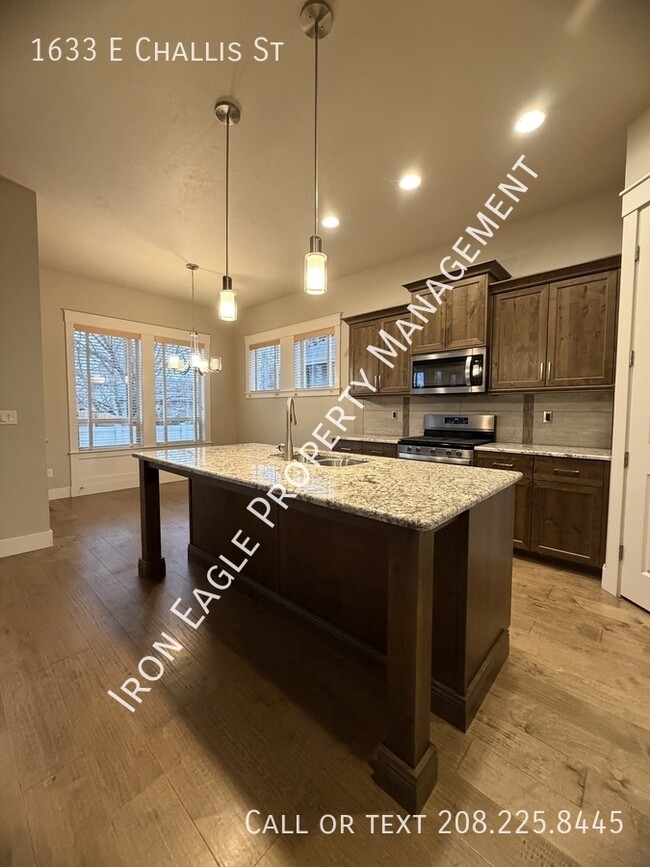 1633 E Challis St in Meridian, ID - Building Photo - Building Photo