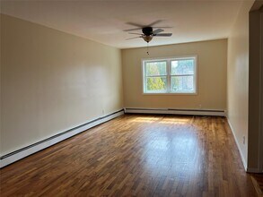 410 Jericho Turnpike in Hempstead, NY - Building Photo - Building Photo