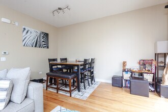 648 W 16th St in Chicago, IL - Building Photo - Building Photo