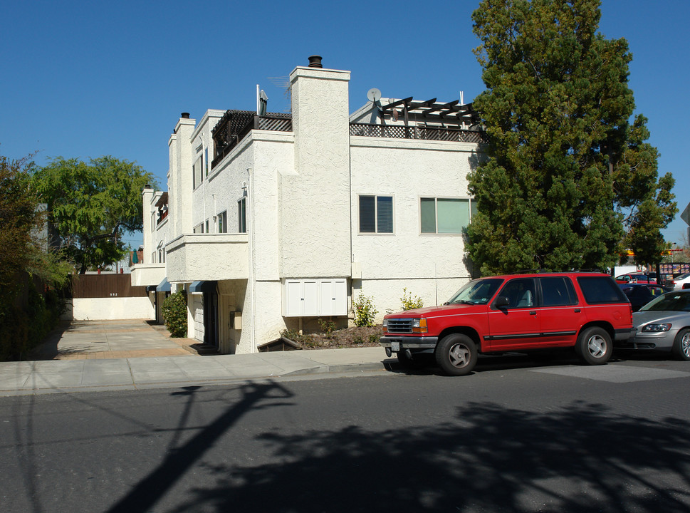 552 Cambridge Ave in Palo Alto, CA - Building Photo