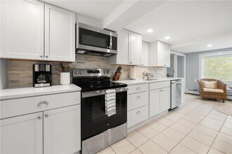 6 Richmond Dr in Westerly, RI - Building Photo - Building Photo