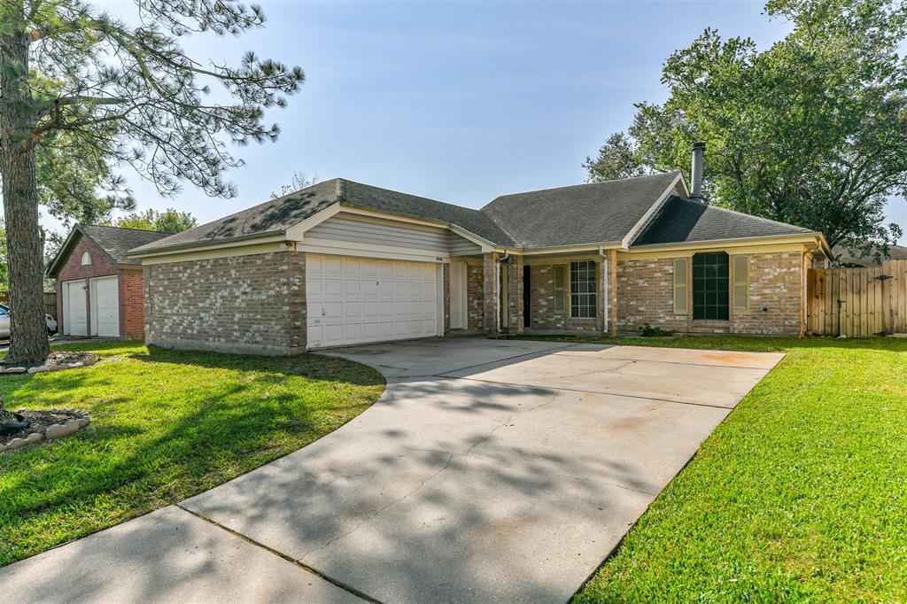 2934 Auburn Dr in Pearland, TX - Building Photo