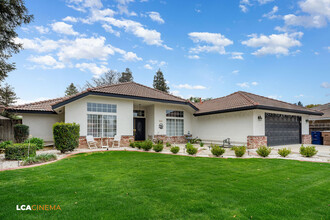 6105 Terra Vista Ct in Bakersfield, CA - Foto de edificio - Building Photo