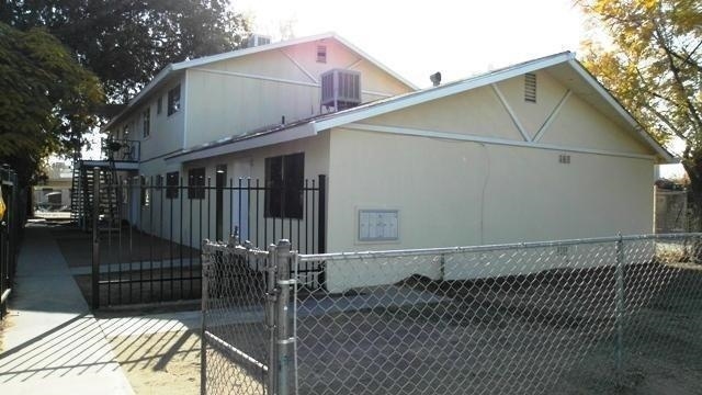 2004 E White Ave in Fresno, CA - Building Photo