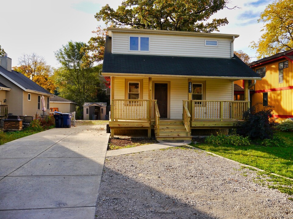 1337 Ogden Ave in Western Springs, IL - Building Photo