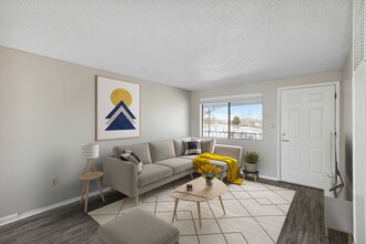 Peavine Peak Apartments in Reno, NV - Building Photo - Building Photo