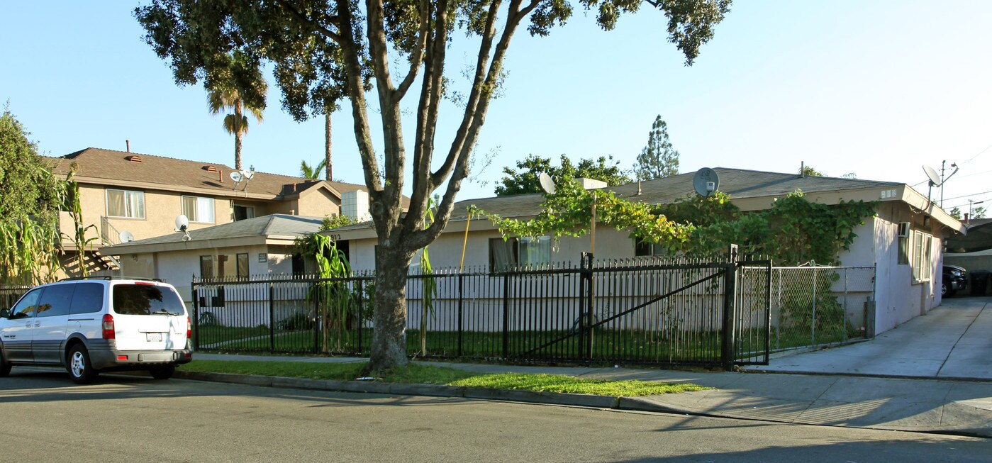 932 S Cambridge St in Anaheim, CA - Foto de edificio