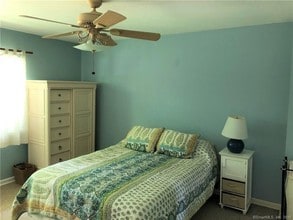 305 S Brooksvale Rd in Cheshire, CT - Foto de edificio - Building Photo