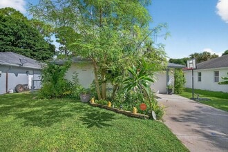 6877 3rd St in Jupiter, FL - Building Photo - Building Photo