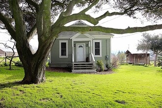 121 McBrown Rd in Petaluma, CA - Building Photo - Building Photo