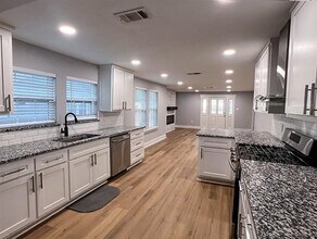 931 S Windomere Ave in Dallas, TX - Building Photo - Building Photo