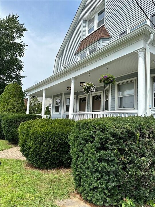 297 Norwood Ave in Cranston, RI - Building Photo