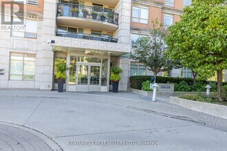 2325 Central Park Dr in Oakville, ON - Building Photo - Building Photo