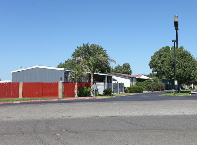 Shadow Lake Mobile Home Community in Stockton, CA - Building Photo - Building Photo