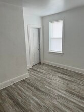 35 Walnut St, Unit second floor in Pottstown, PA - Building Photo - Building Photo