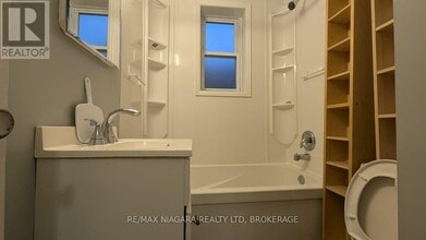 9 Masterson Dr in St Catharines, ON - Building Photo - Building Photo