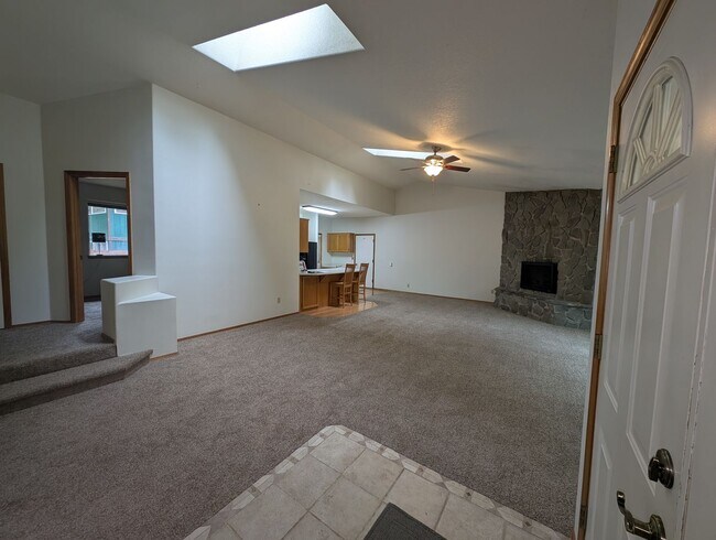 21343 E Meadow Crest Dr in Rhododendron, OR - Building Photo - Building Photo