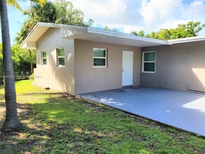 9401 SW 181st Terrace in Palmetto Bay, FL - Building Photo - Building Photo