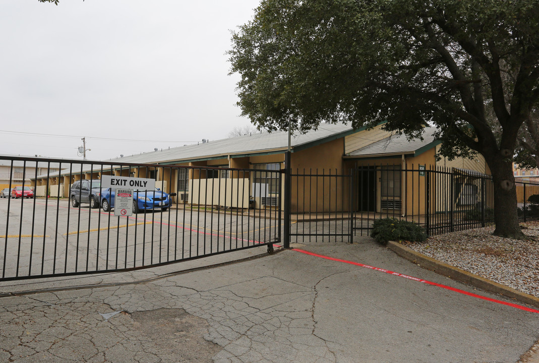 Campus Walk Apartments in Arlington, TX - Foto de edificio