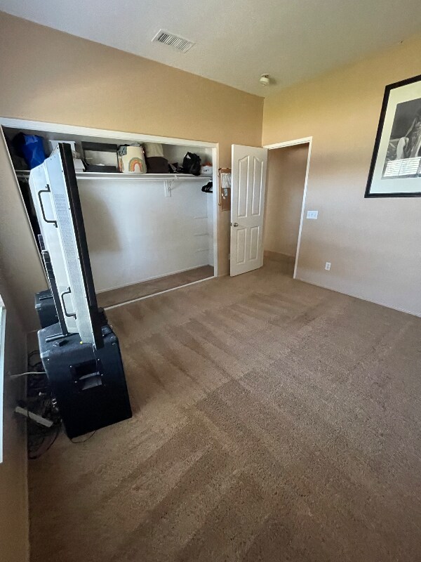 1002 Calderon Wy in Banning, CA - Foto de edificio - Building Photo