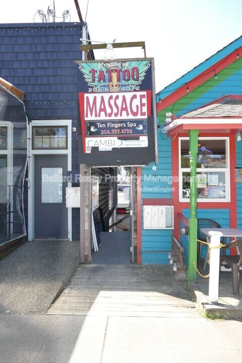 469 N 36th St in Seattle, WA - Building Photo